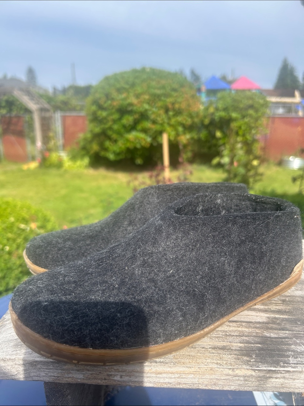 Glerups Women’s Black Slip On Wool Slipper With Honey Rubber Bottom Sz 38/7.5US